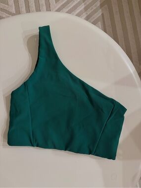 WILO one shoulder sports bra